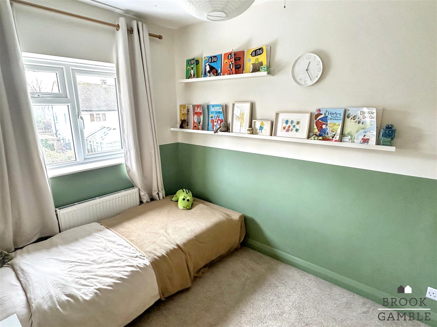 3 Bedroom House. Avard Crescent in Eastbourne, East Sussex 12